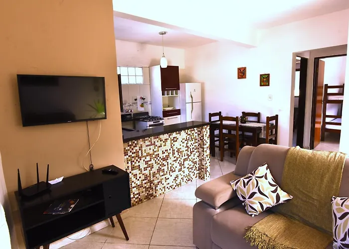 Apto bem equipado, com 2 quartos acomoda até 6 pessoas confortavelmente