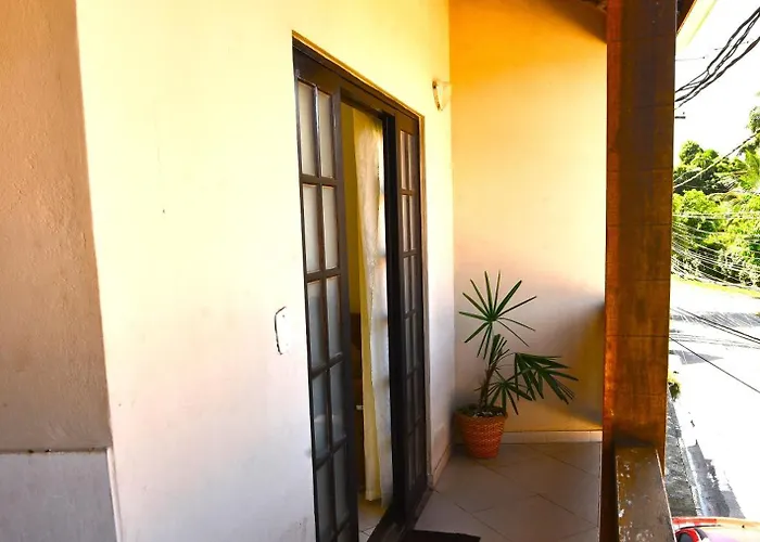 Apto bem equipado, com 2 quartos acomoda até 6 pessoas confortavelmente